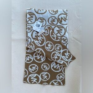NWT Michael Kors Brown and White Monogram Logo Knit Scarf